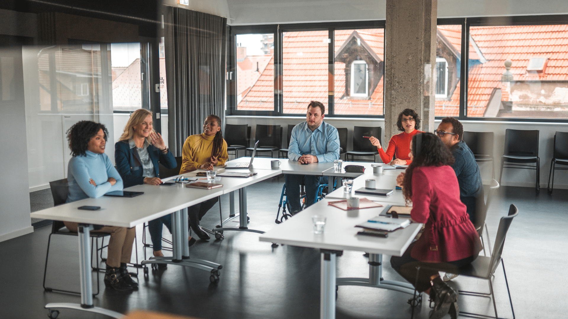 petit groupe entrain de discuter pendant une formation